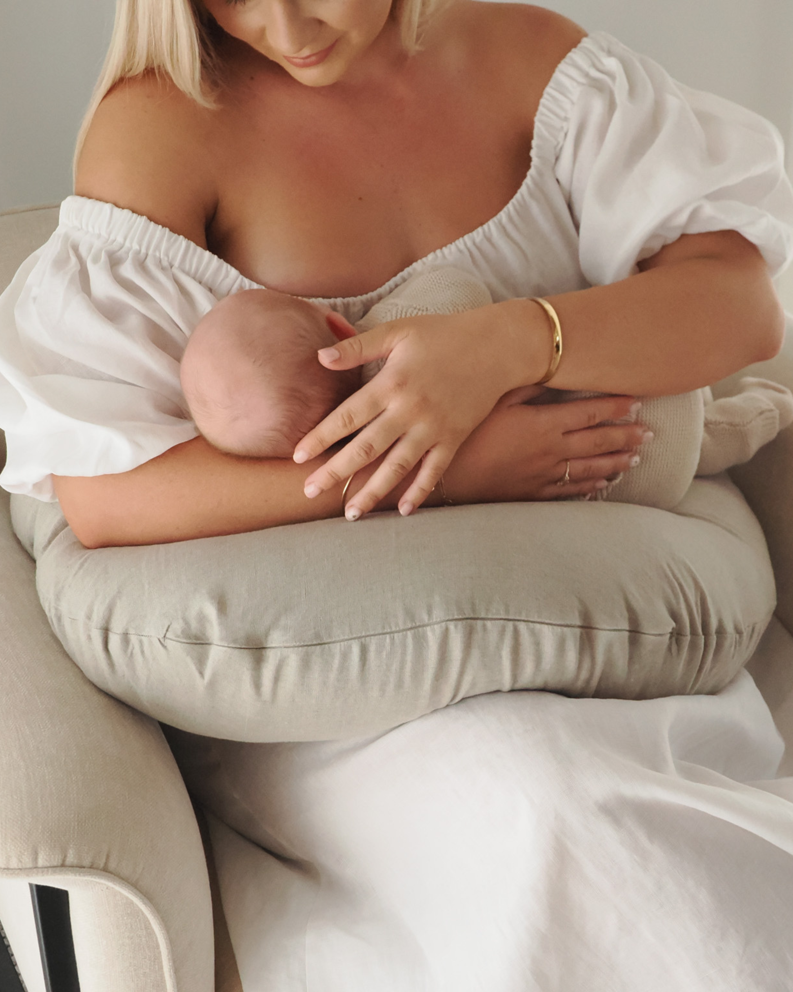 Removable natural cover designed to fit Sable Bebe nursing pillow