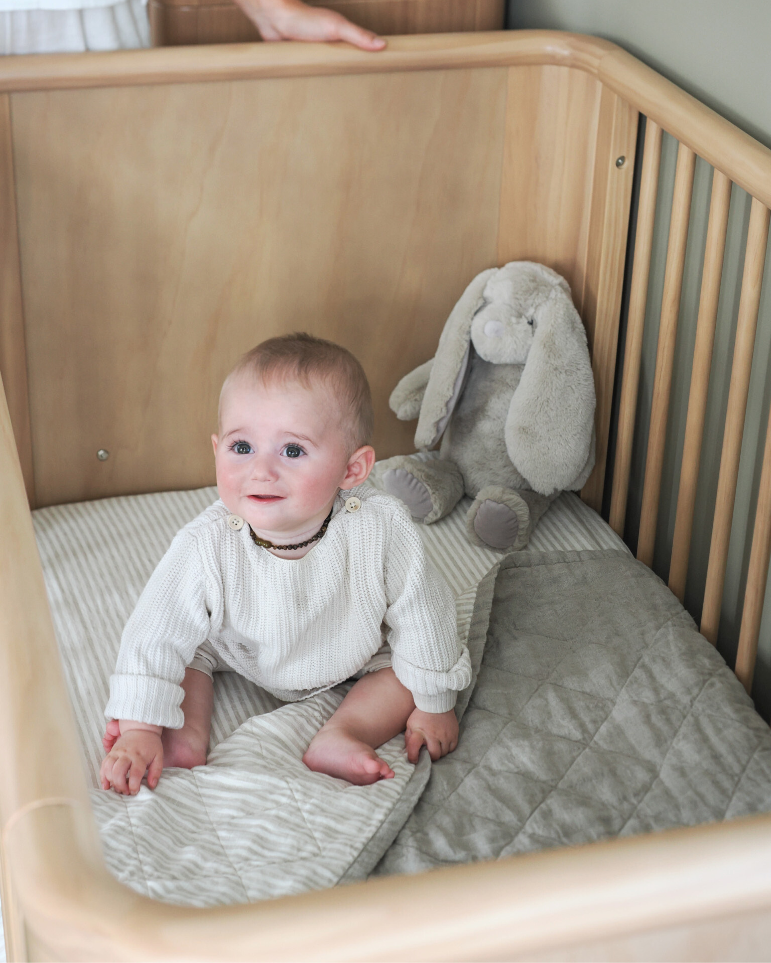 Neutral cot bedding made from 100% linen