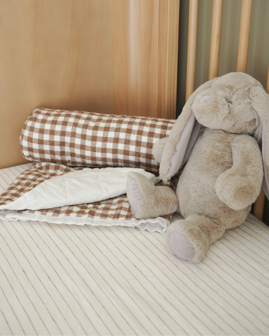 Breathable baby cot bedding in natural linen