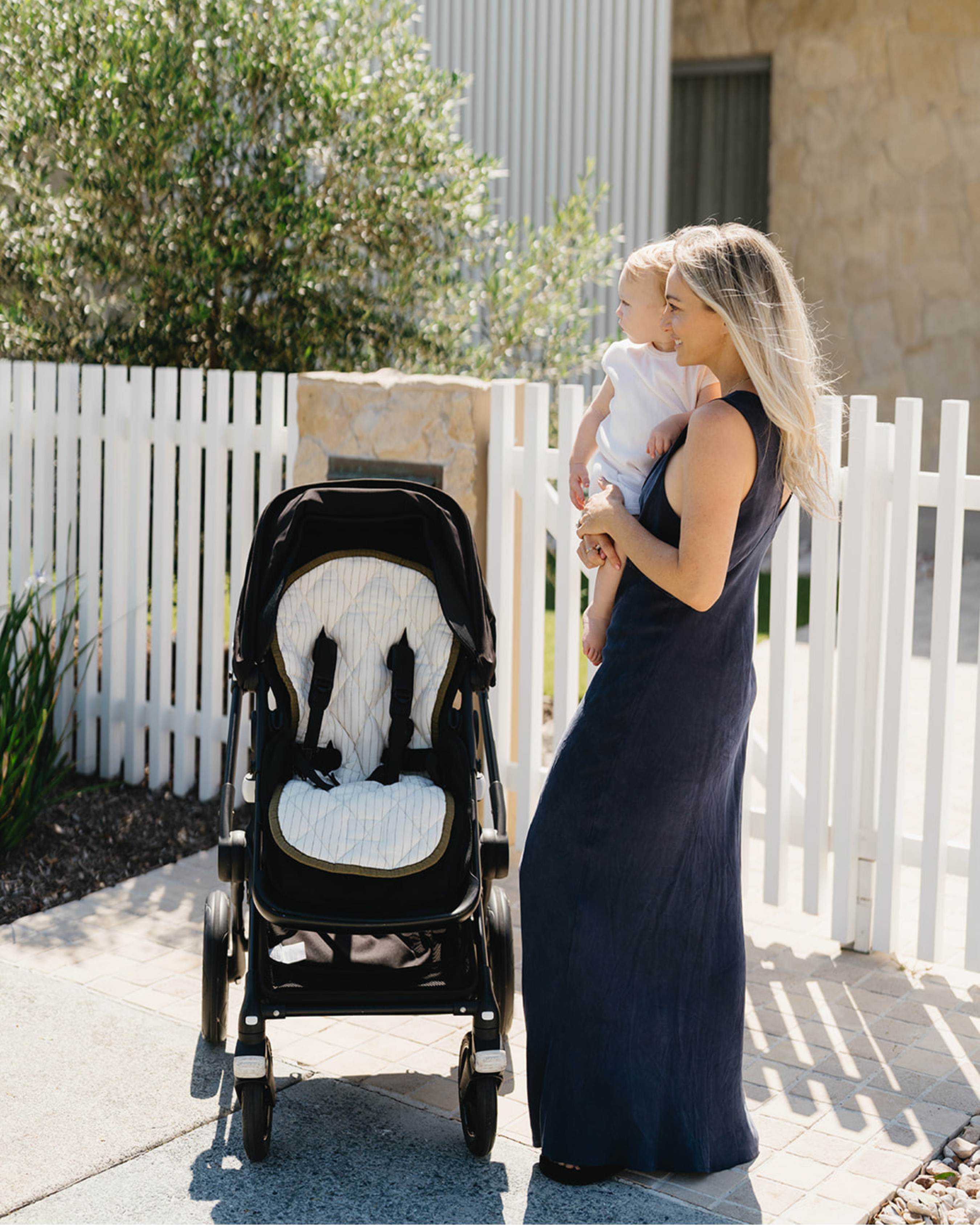 Neutral linen pram liner with soft padding
