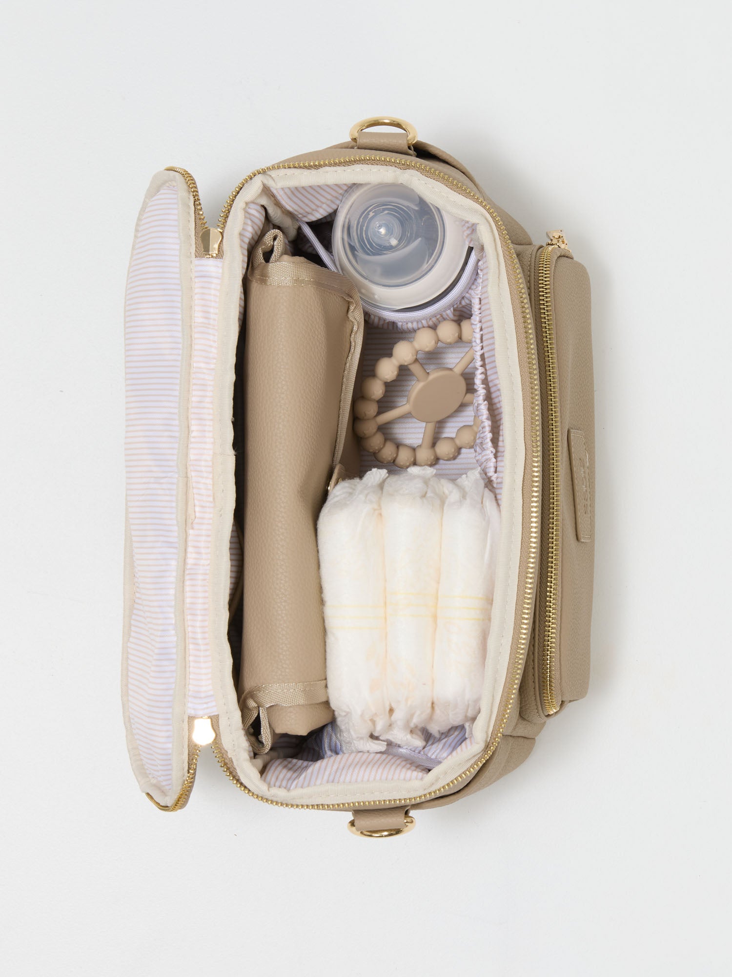 Spacious pram organiser with zip closure, bottle holders and storage pockets for baby essentials