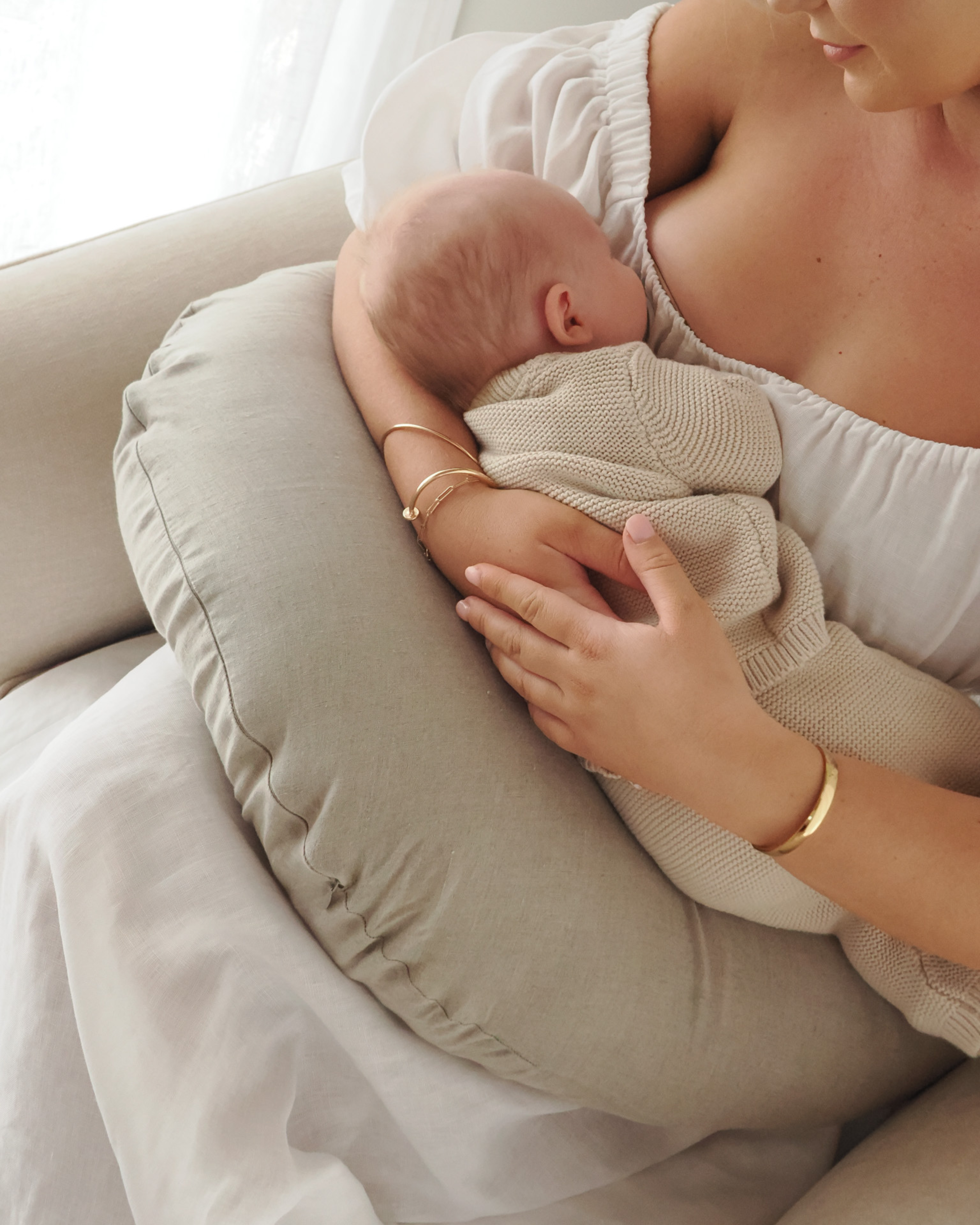 Ergonomic nursing pillow in natural