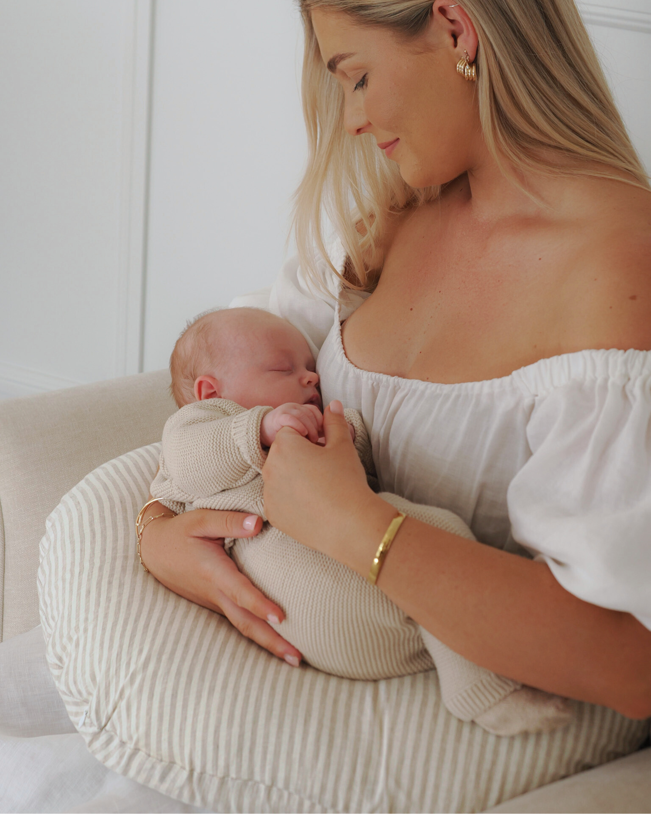 Feeding support pillow for new parents