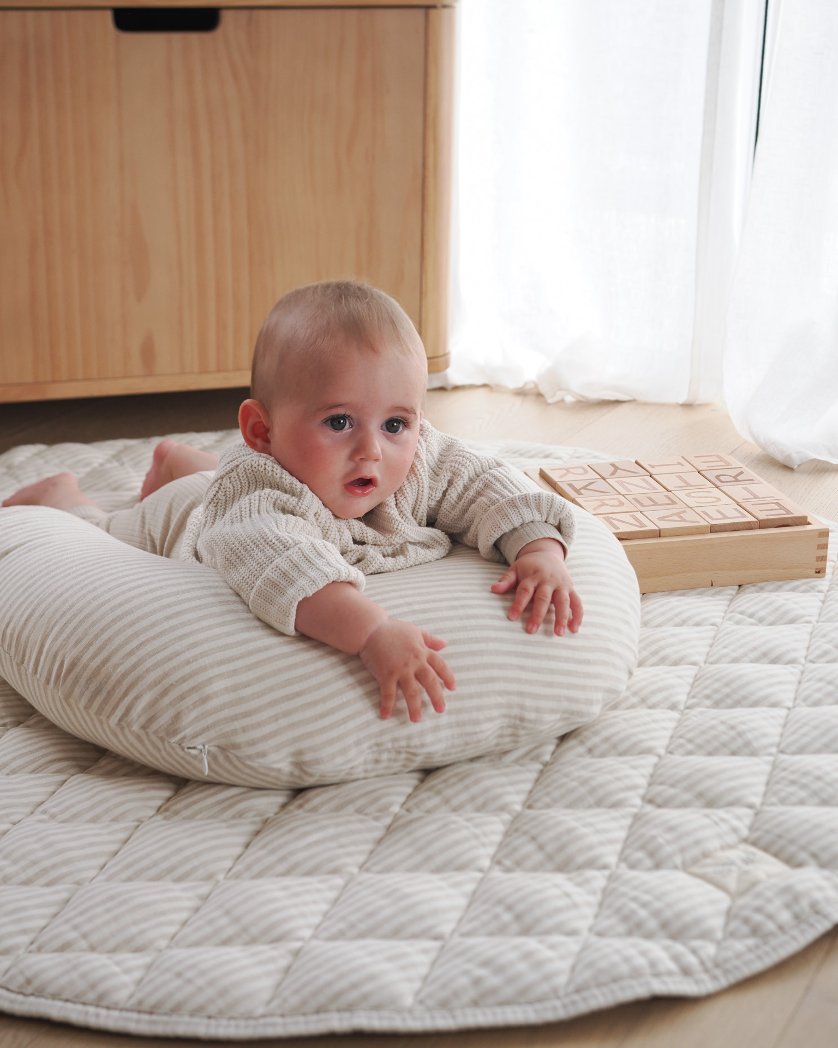 Tummy time support pillow for babies