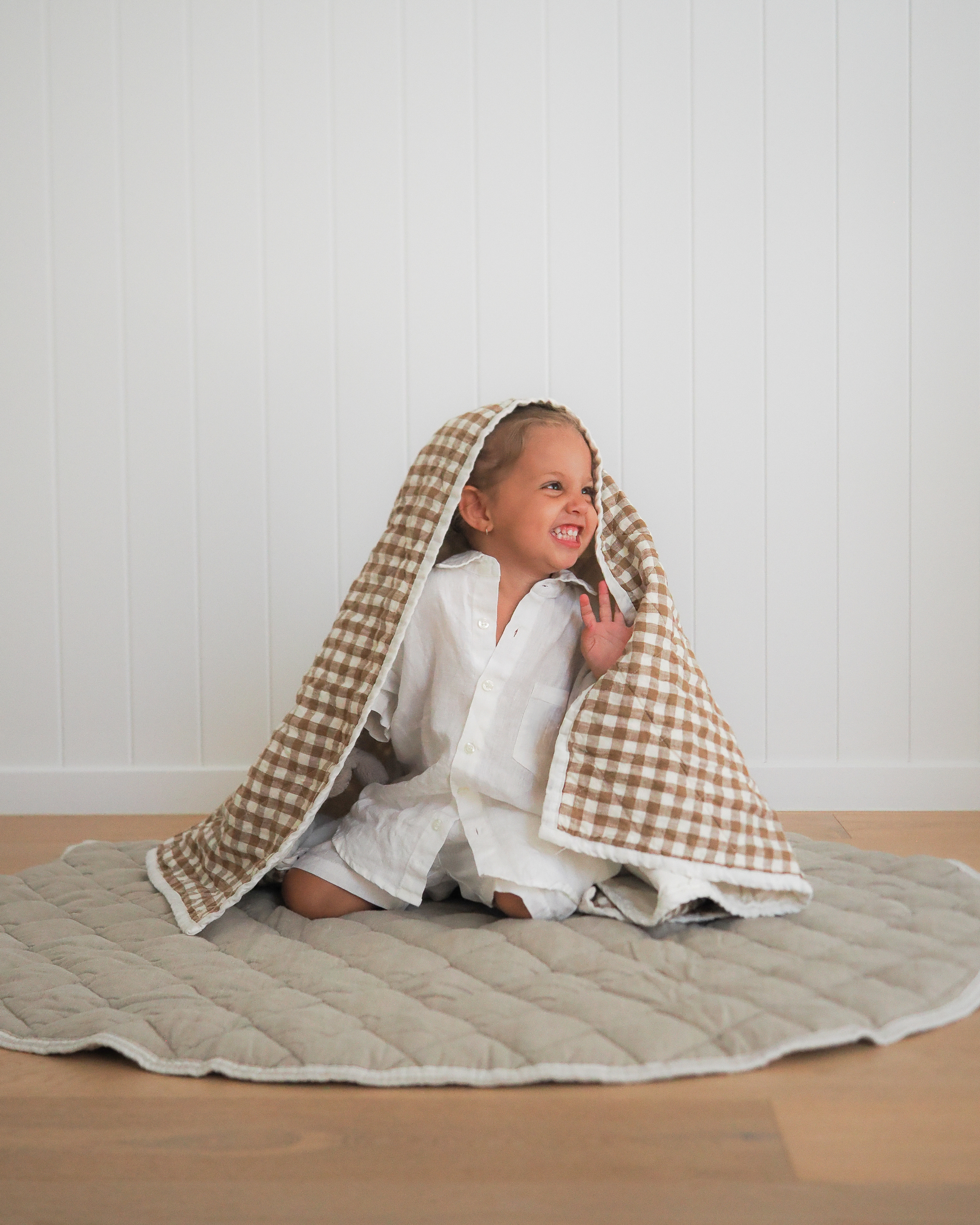 Linen baby quilt with reversible design