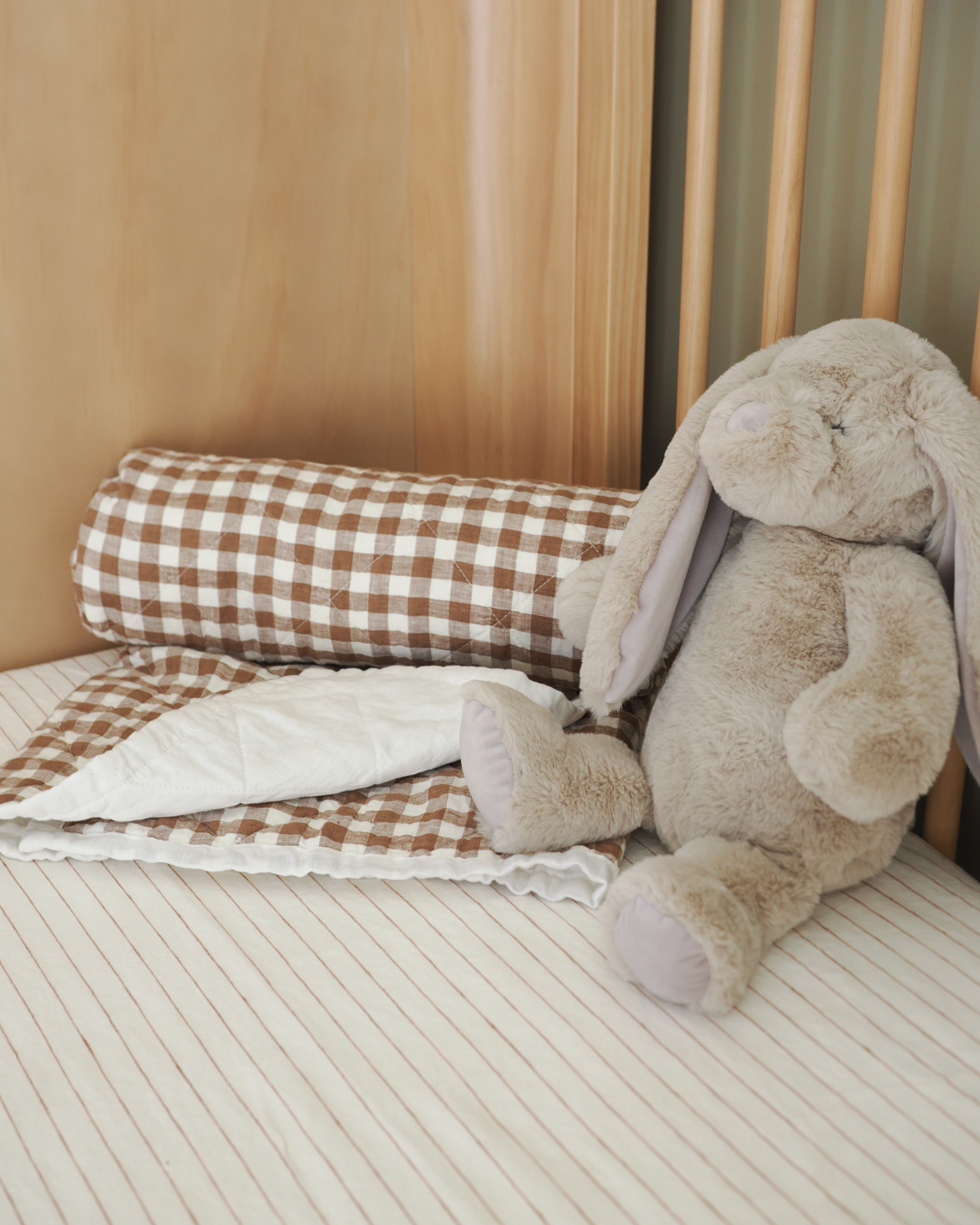 Linen cot quilt for babies and toddlers