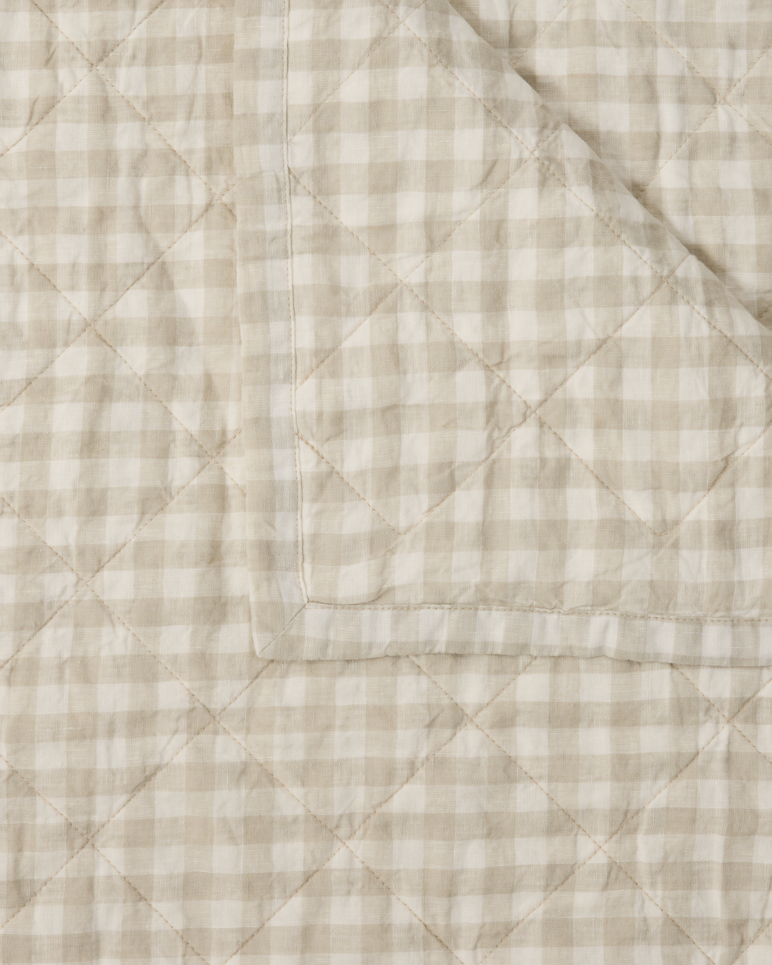 Neutral cot bedding made from 100% linen