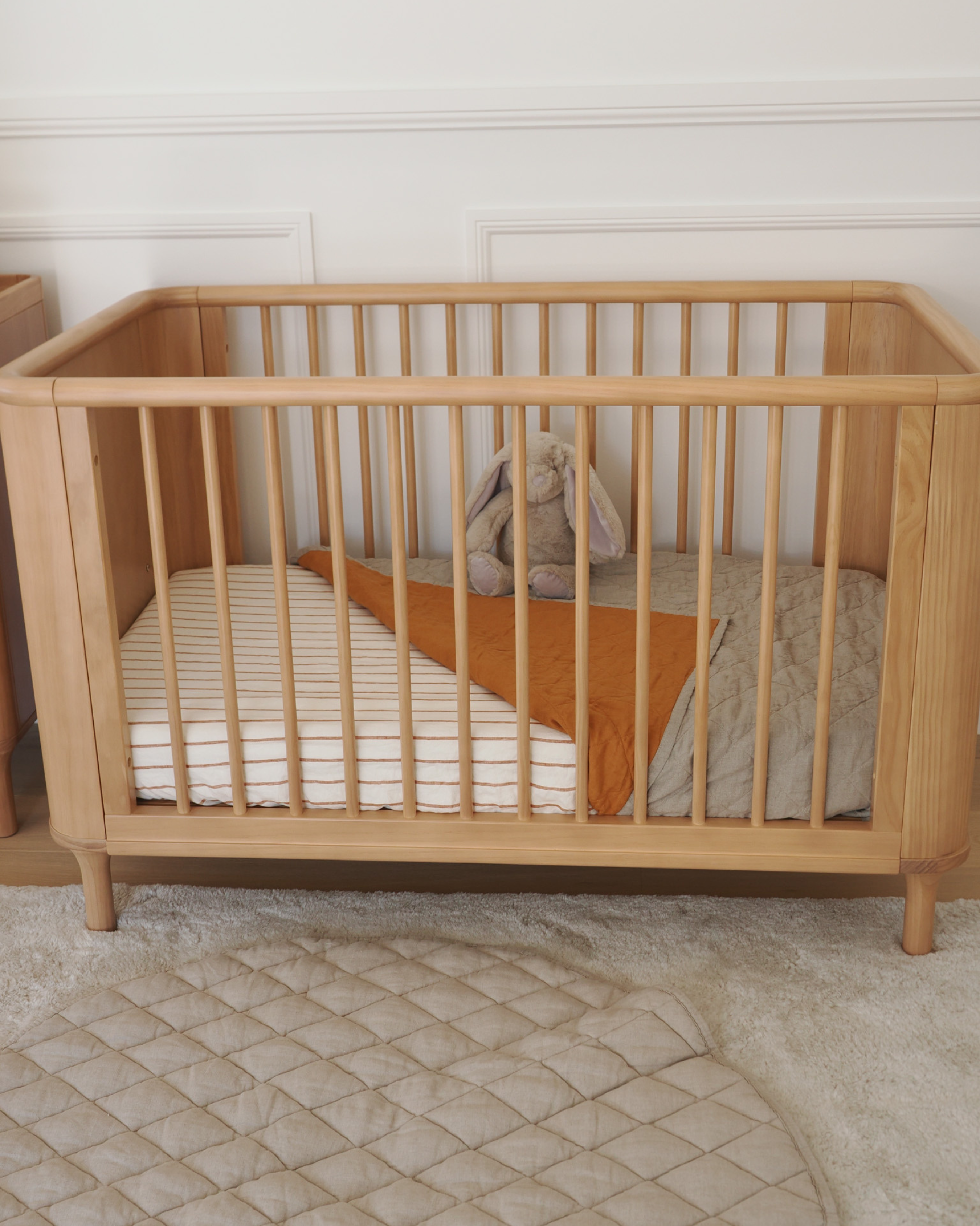 Linen baby quilt with reversible design