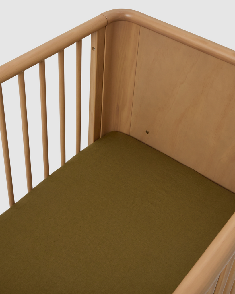 Linen baby cot sheet with gentle texture