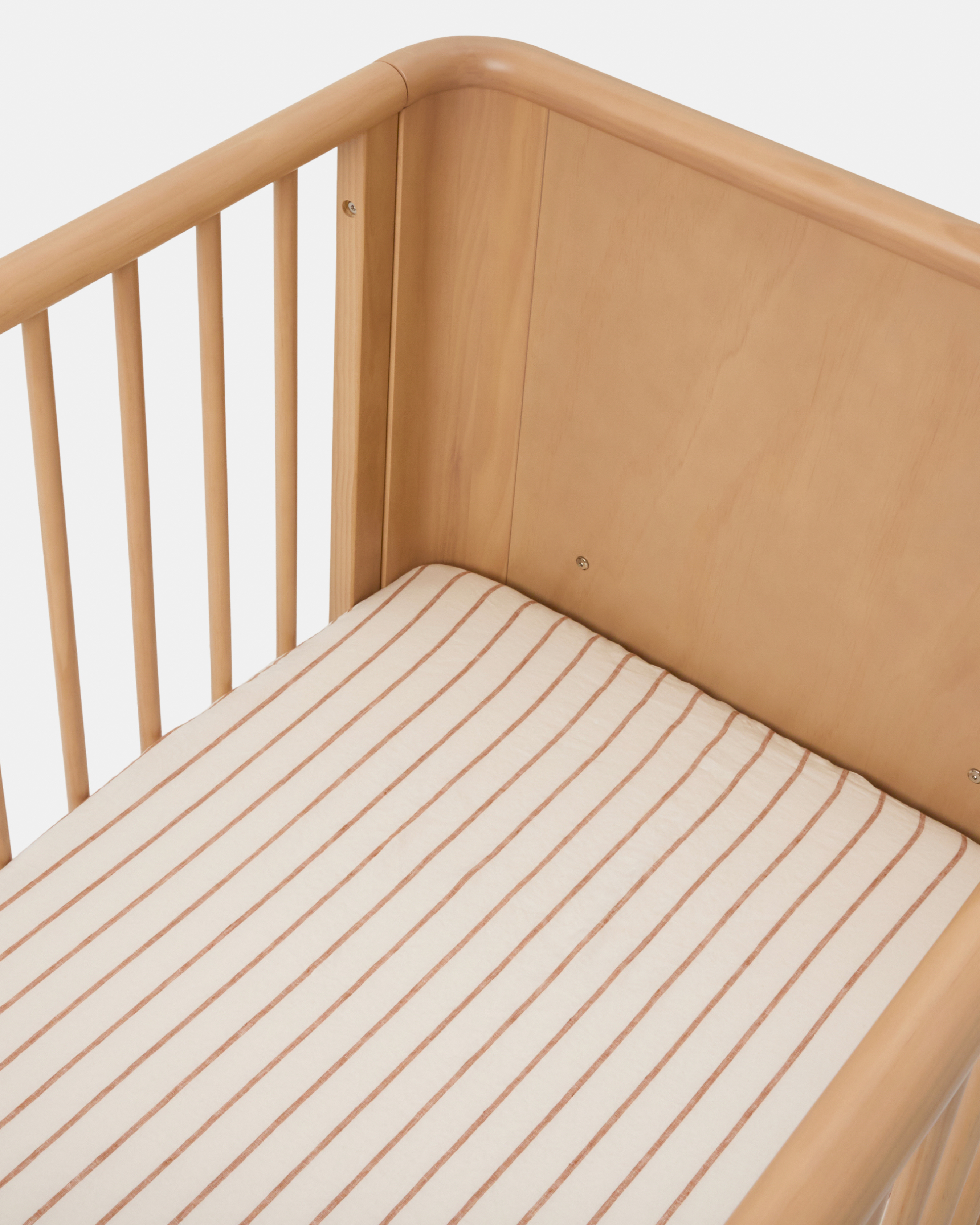 Relaxed-fit linen cot sheet in neutral tone