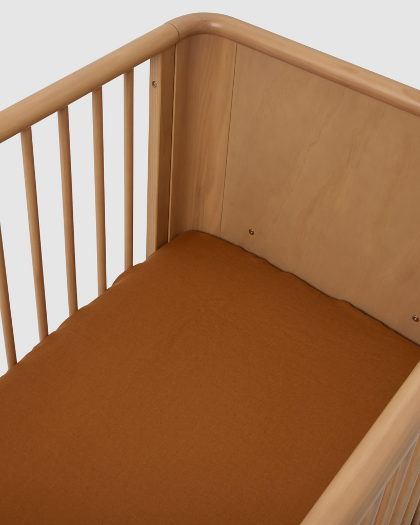 Linen baby cot sheet with gentle texture