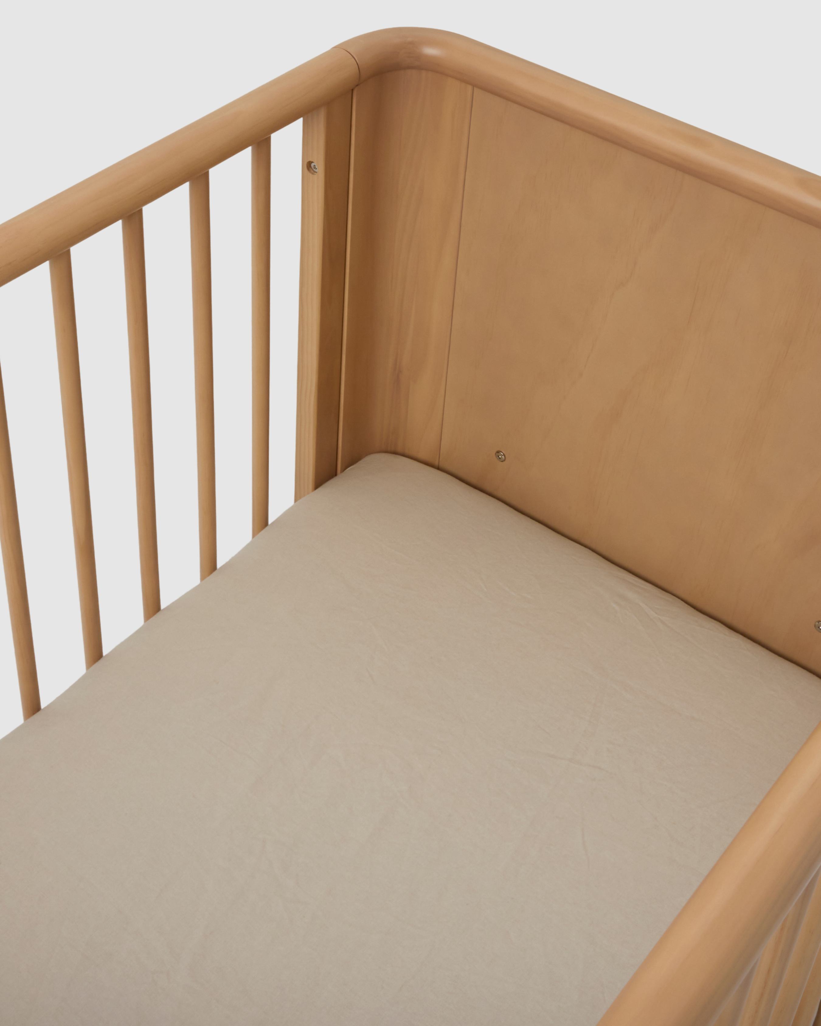 Washed linen fitted sheet for standard cot