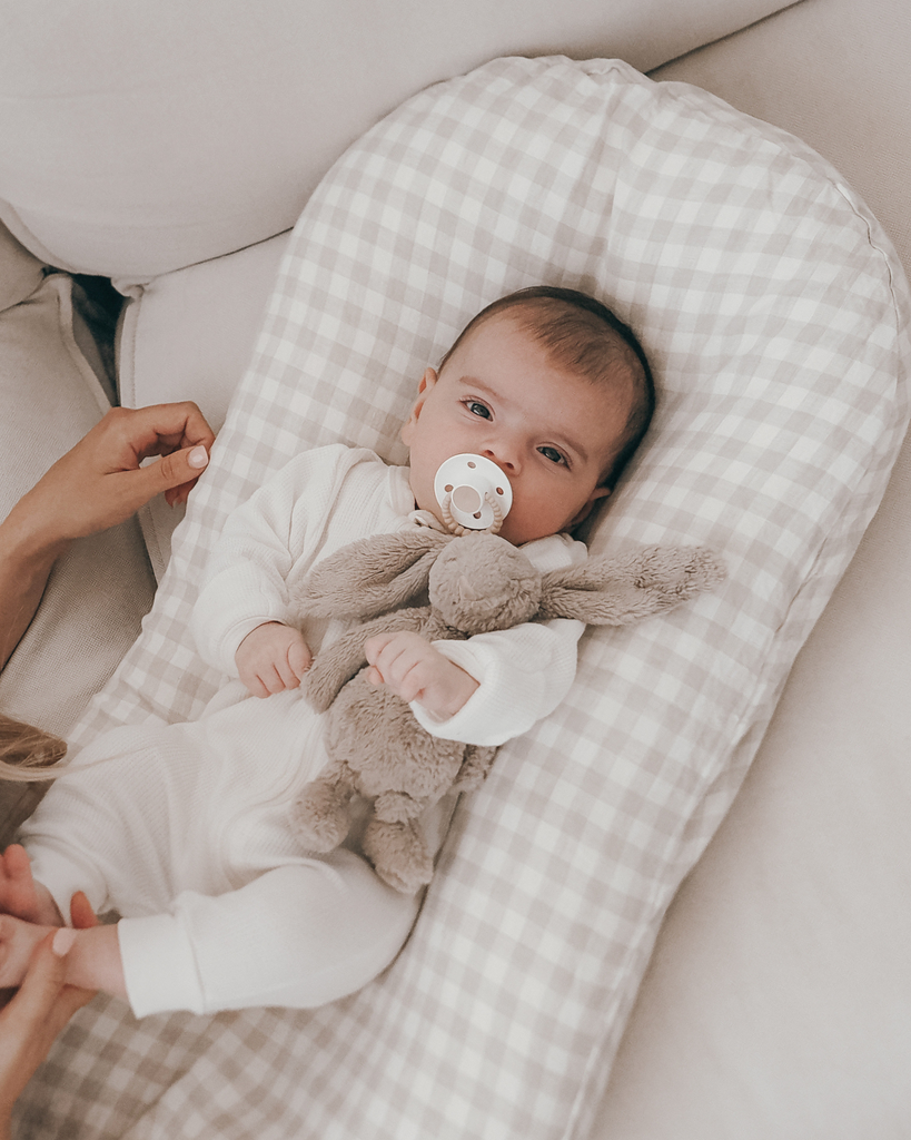 Machine-washable baby lounger for everyday use