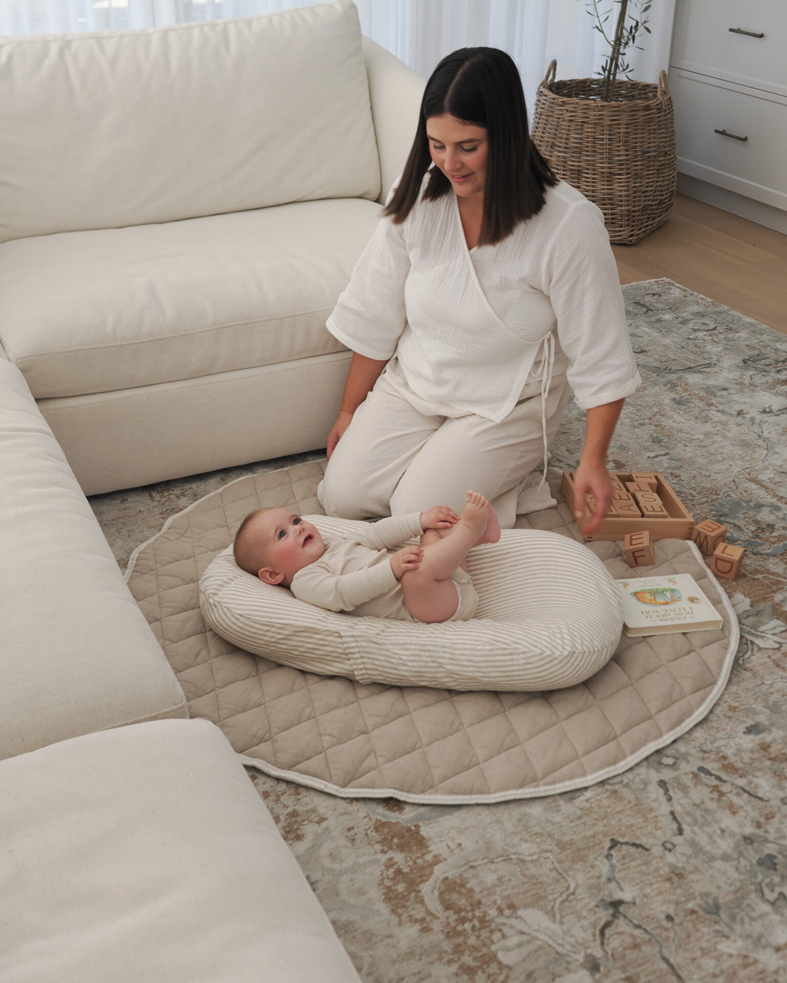 Baby floor mat in soft linen fabric