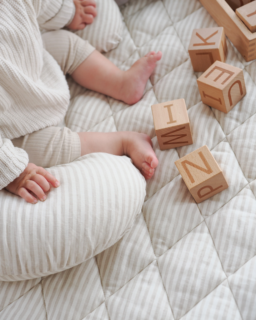 Baby playmat in natural linen with soft padding