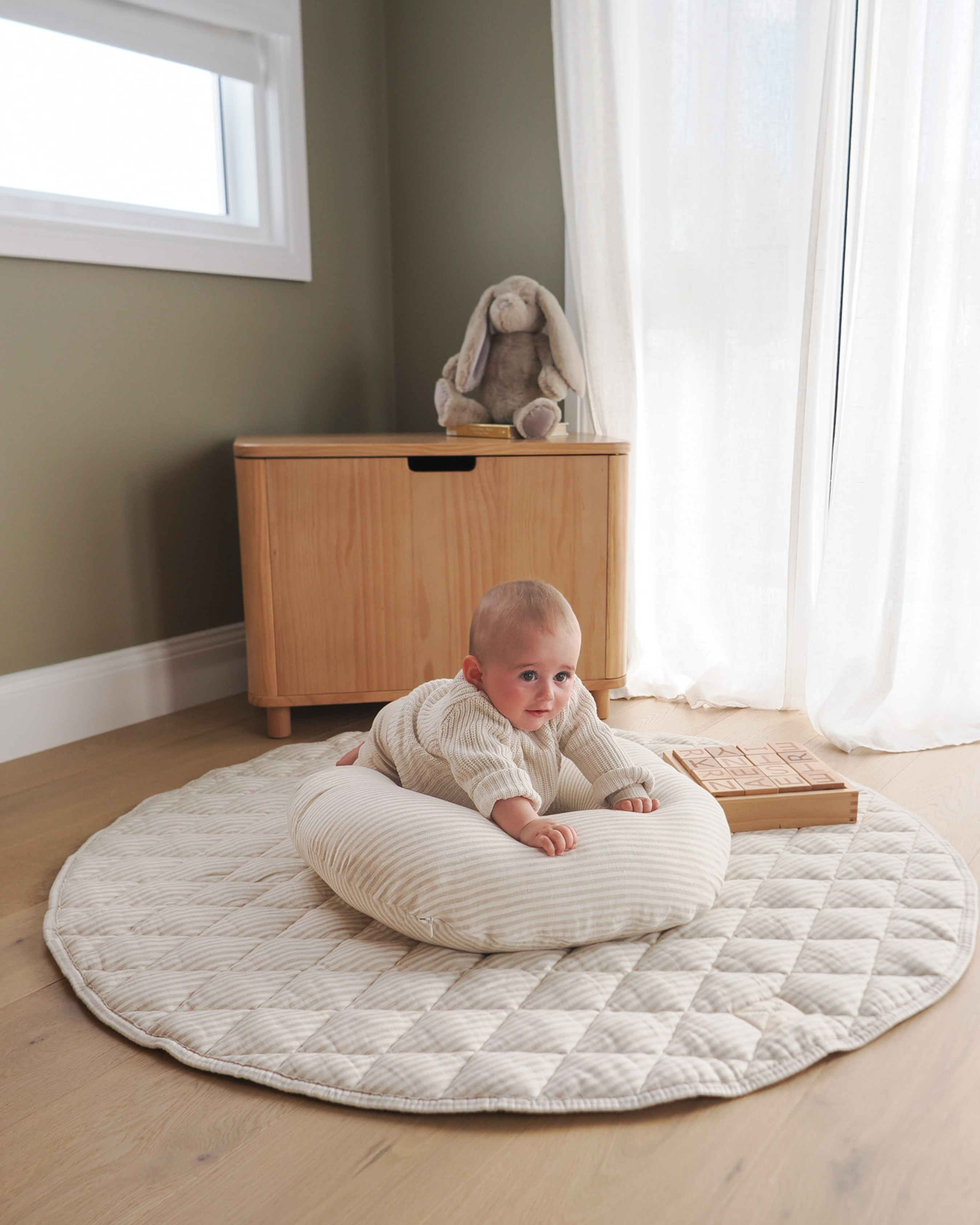 Neutral playmat for newborn baby