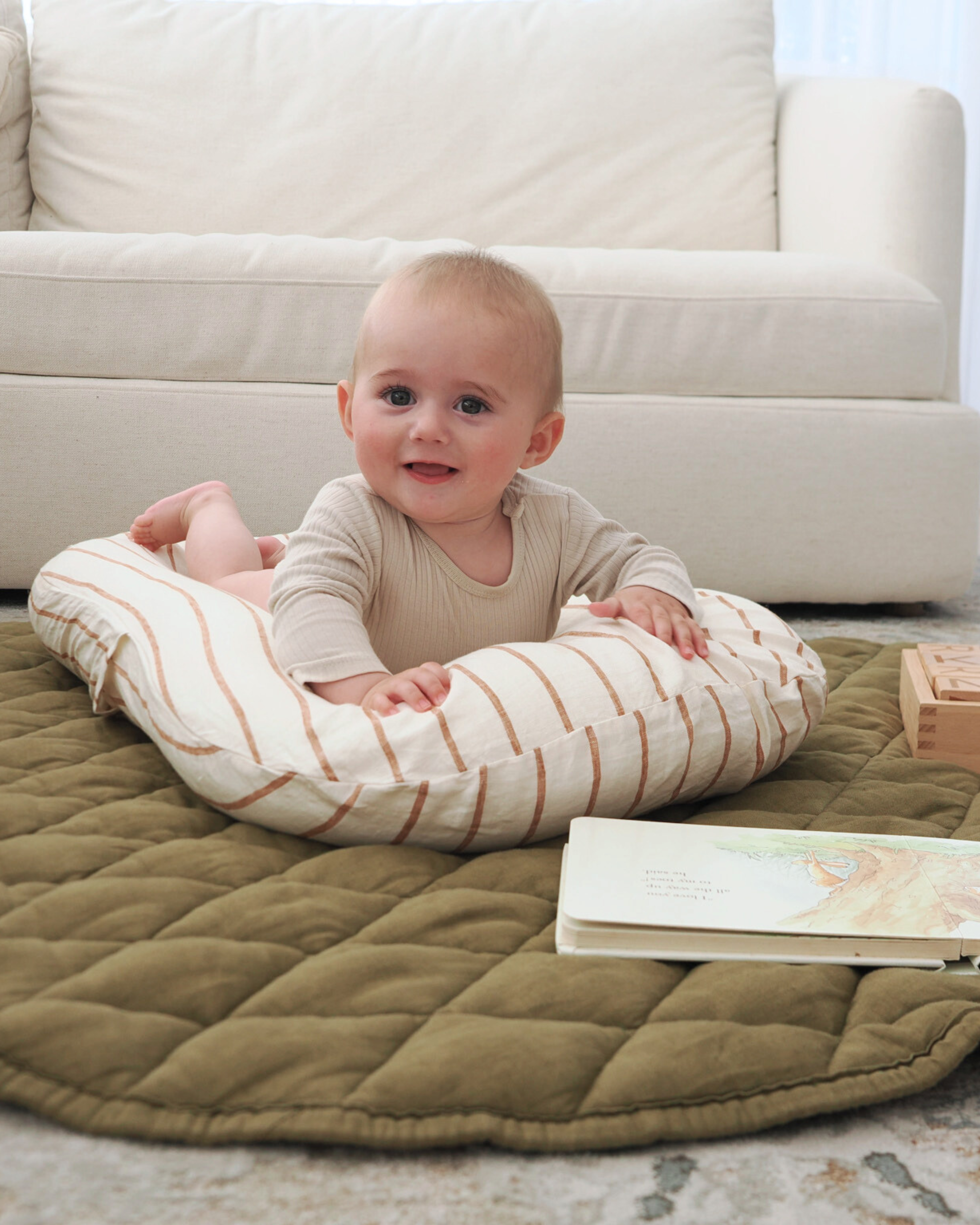 Lightweight linen mat for play and rest