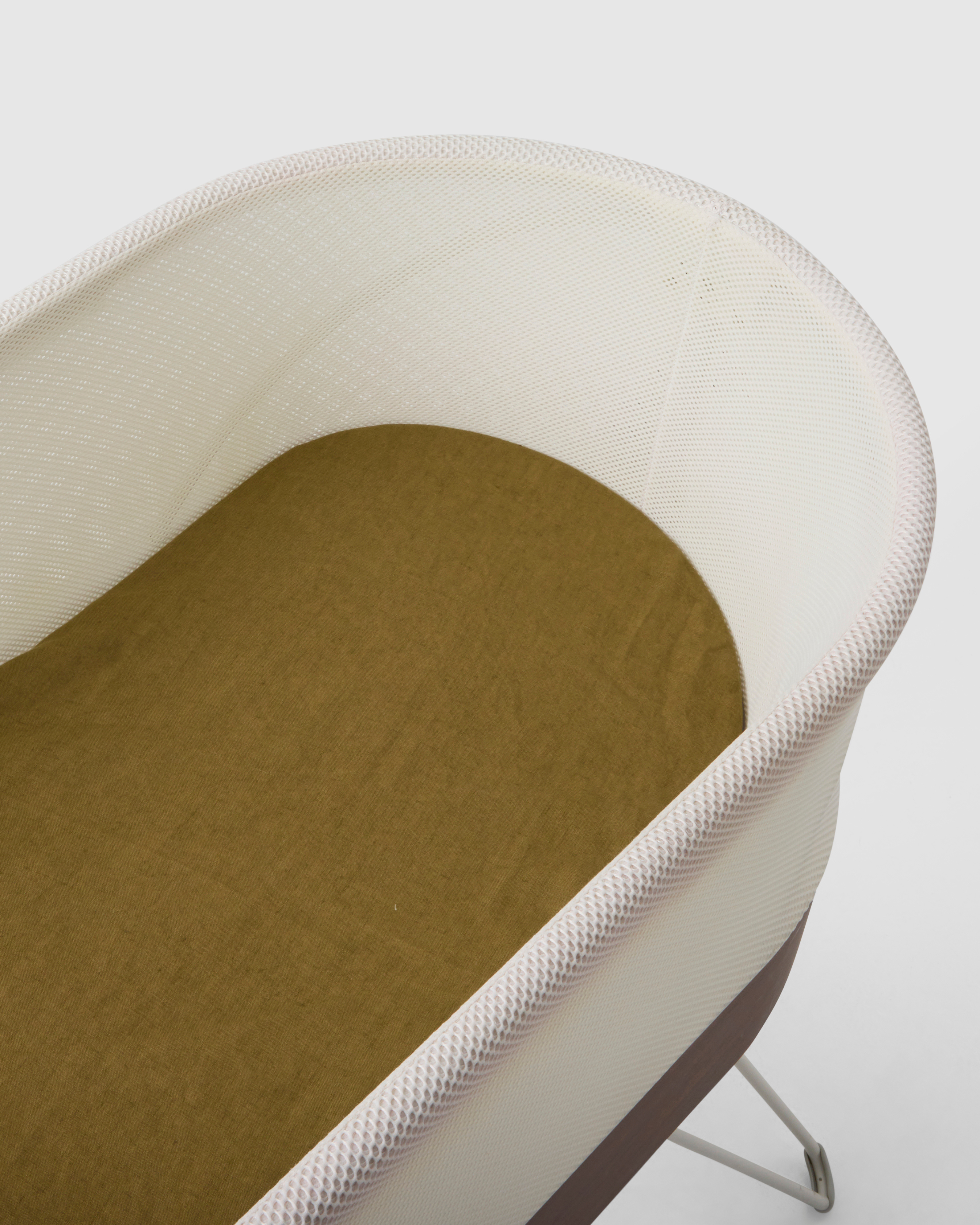 Washed linen bassinet sheet for gentle sleep
