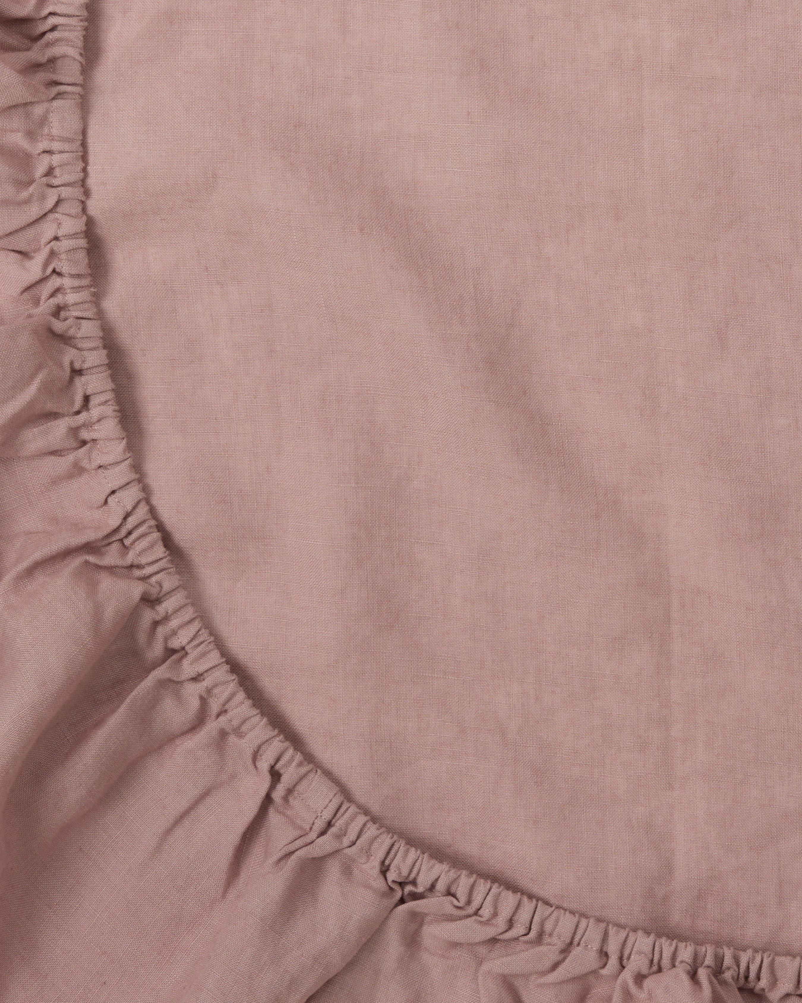 Neutral bassinet sheet in soft, breathable linen