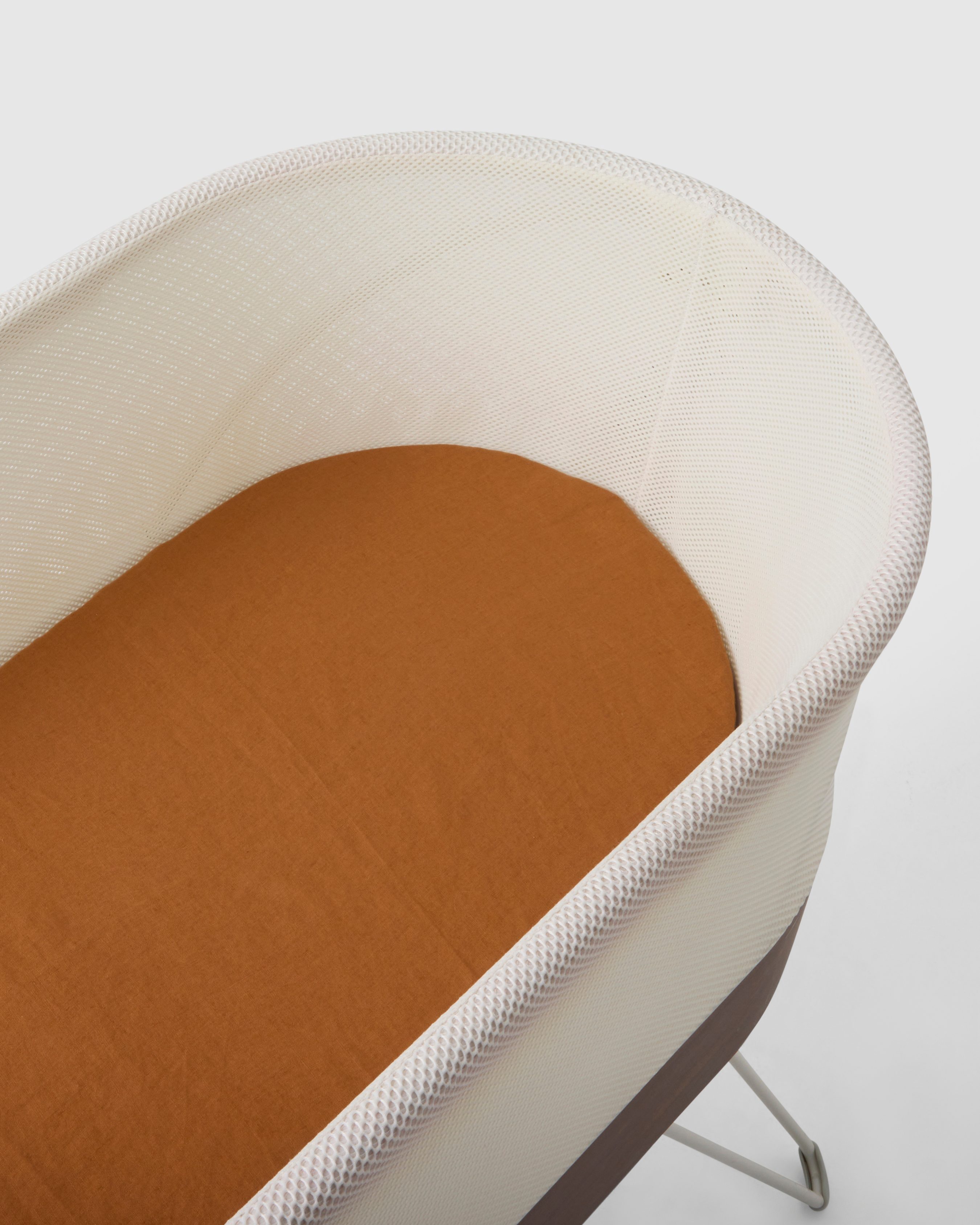 Fitted bassinet sheet made from 100% linen
